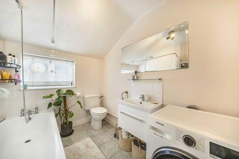 2 bedroom flat for sale, Louisville Road, London SW17