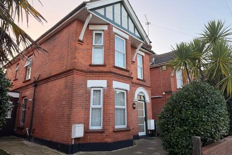 4 bedroom detached house for sale, Shaftesbury Road