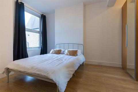 3 bedroom duplex to rent, Uxbridge Road, Shepherd's Bush, W12