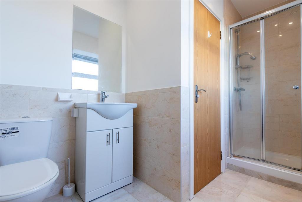 Main bathroom (1 of 1).jpg