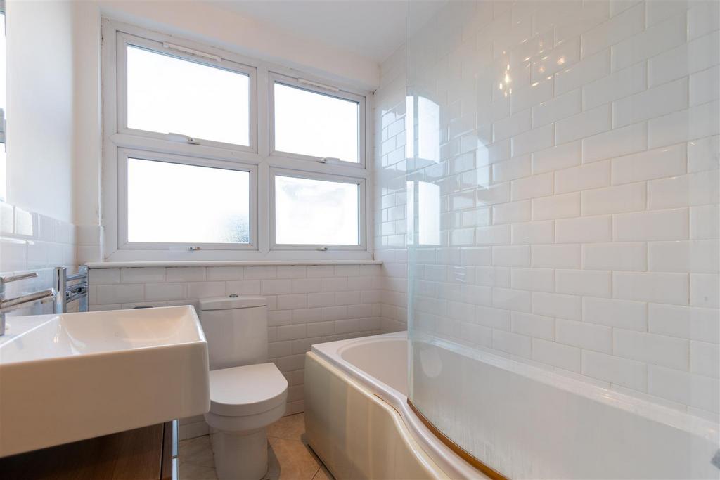 Bathroom 2 (1 of 1).jpg