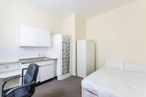 Studio to rent, Castletown Road, Barons Court, London, W14