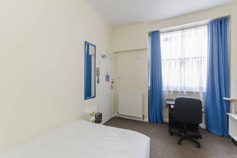 Studio to rent, Castletown Road, Barons Court, London, W14