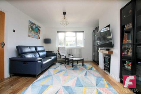 3 bedroom semi-detached house for sale, Park Avenue, Bushey, WD23