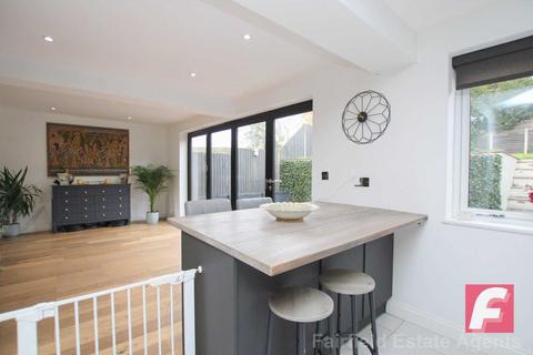 3 bedroom semi-detached house for sale, Park Avenue, Bushey, WD23