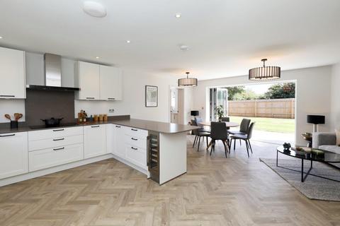 4 bedroom detached house for sale, Royal Oaks, Banstead