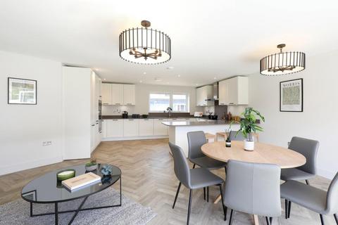 4 bedroom detached house for sale, Royal Oaks, Banstead