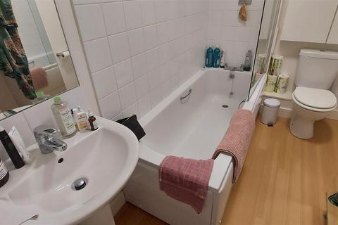 1 bedroom flat to rent, 184-186 Well Street, Hackney E9