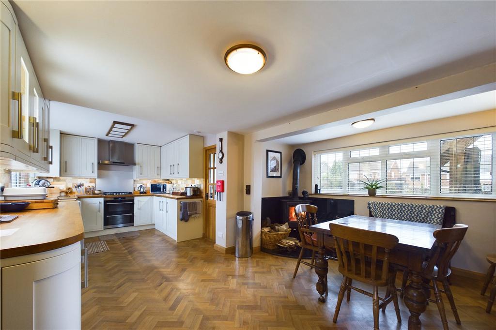 Kitchen/ Breakfast
