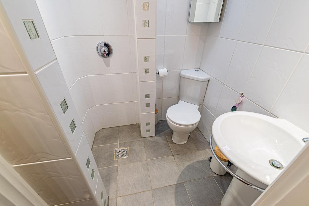Familyroomshower