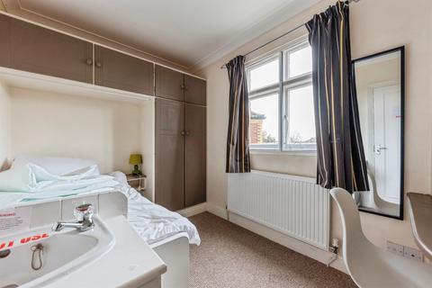 undefined, Holden Crescent, Newark