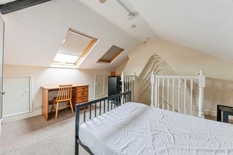 undefined, Holden Crescent, Newark