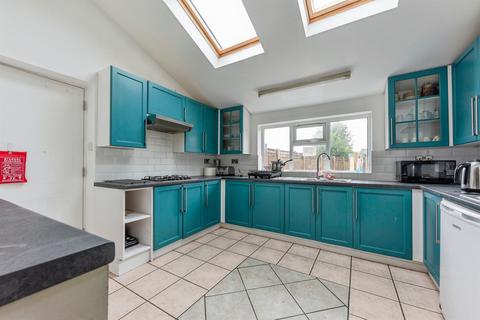 7 bedroom semi-detached house for sale, Holden Crescent, Newark