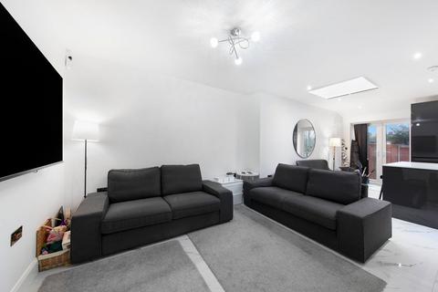 4 bedroom terraced house for sale, Roxeth Green Avenue, Harrow HA2