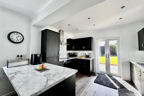 4 bedroom detached bungalow for sale, Halt Road, Goonhavern, Truro
