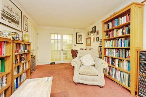 2 bedroom ground floor flat for sale, Gange Mews, Faversham