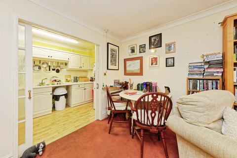 2 bedroom ground floor flat for sale, Gange Mews, Faversham