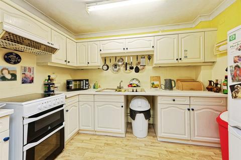 2 bedroom ground floor flat for sale, Gange Mews, Faversham