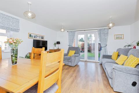 undefined, Paris Close, Hinckley