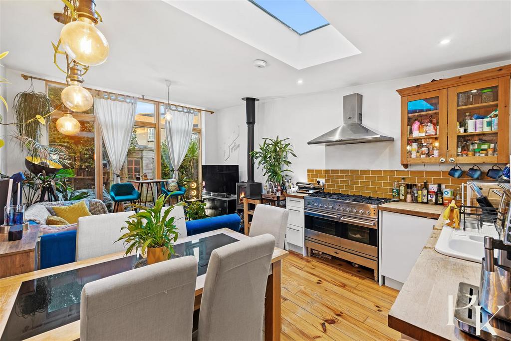 Living Room/Kitchen