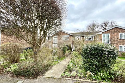 Gilders Road, Chessington, Surrey. KT9 2EB