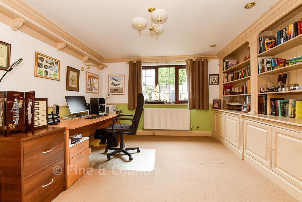 Bedroom 4/ Office