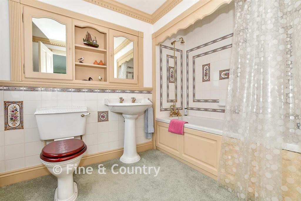 En-Suite Bathroom