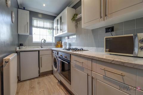 1 bedroom flat for sale, Martin Court, Eckington, Sheffield, S21