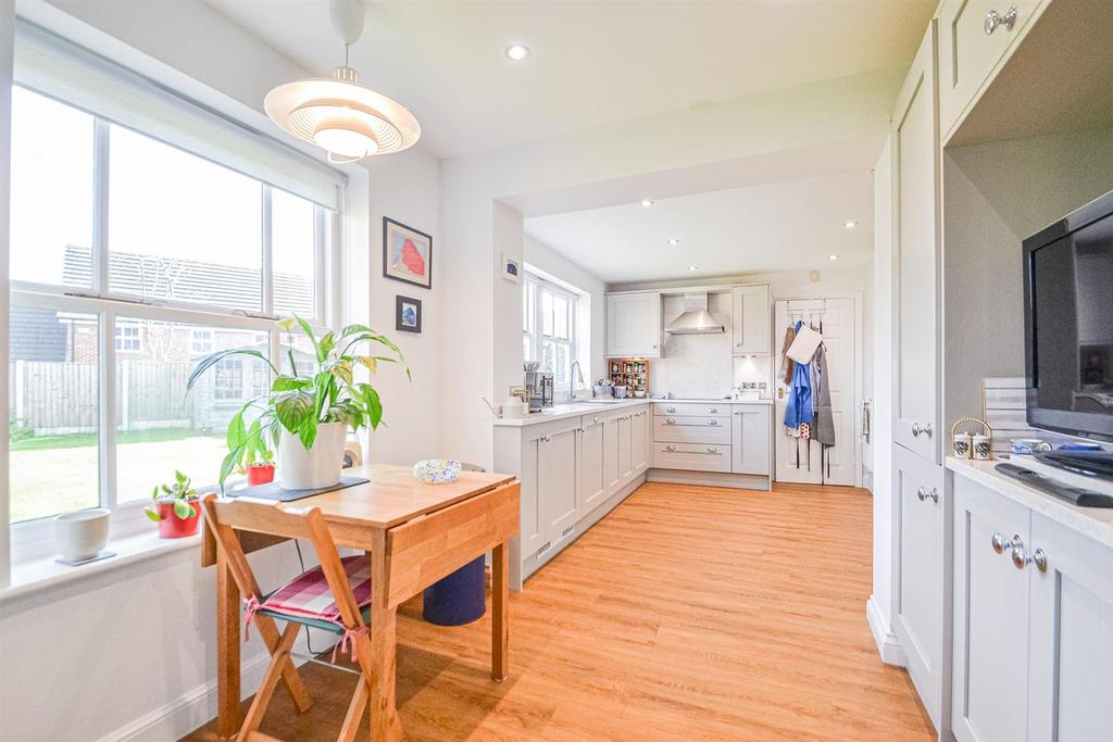 Dining Area &amp; Kitchen