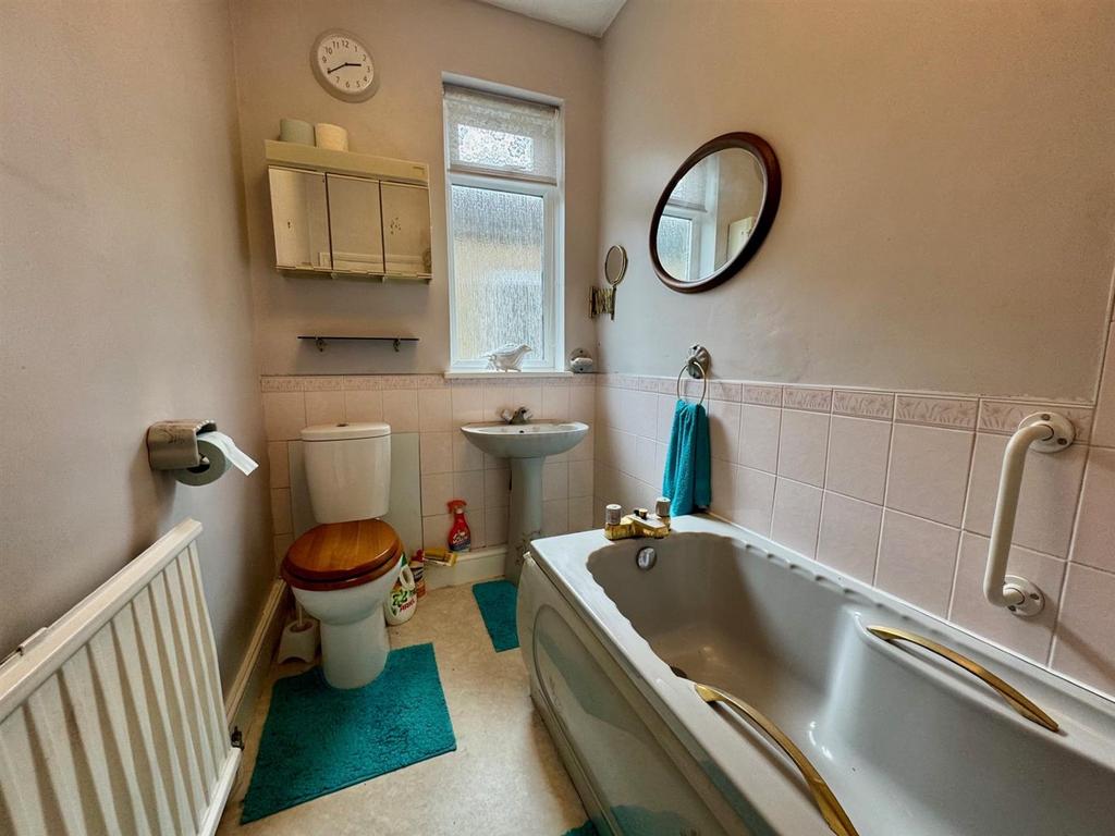 Bathroom.jpg