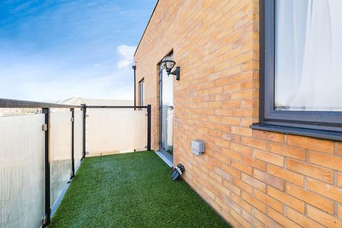 2 bedroom flat for sale, Heriot Road, Rainham