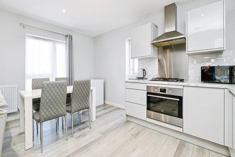 2 bedroom flat for sale, Heriot Road, Rainham