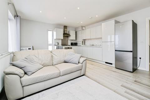 2 bedroom flat for sale, Heriot Road, Rainham