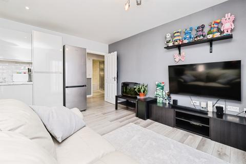 2 bedroom flat for sale, Heriot Road, Rainham