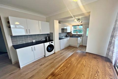 2 bedroom bungalow to rent, Ferndown