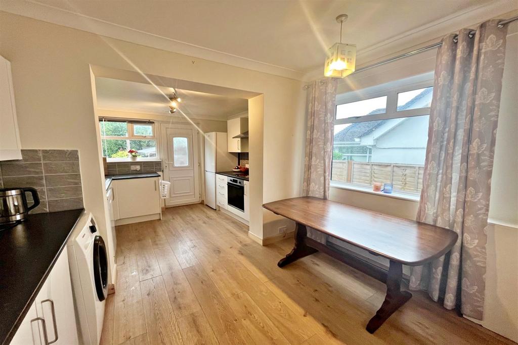Kitchen/Dining Area