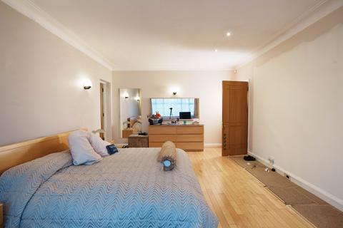 6 bedroom detached house for sale, Haslemere Gardens, London N3