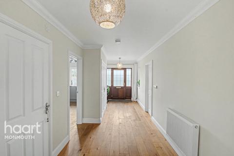 4 bedroom detached house for sale, Meadow Walk, Chepstow