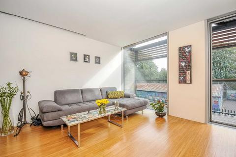 2 bedroom flat to rent, Dog Kennel Hill, London SE22