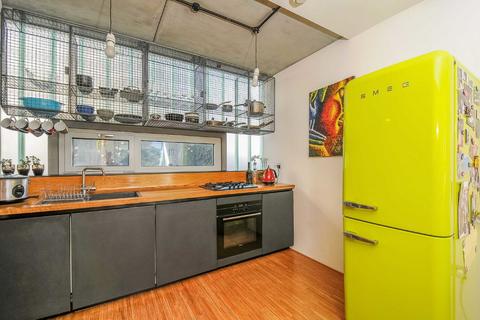 2 bedroom flat to rent, Dog Kennel Hill, London SE22