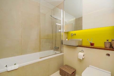 2 bedroom flat to rent, Dog Kennel Hill, London SE22