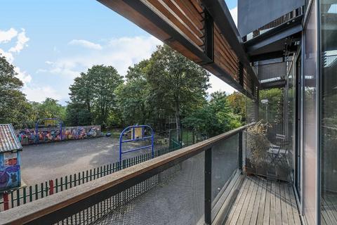 2 bedroom flat to rent, Dog Kennel Hill, London SE22