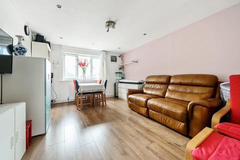 2 bedroom flat for sale, Greenway Close, London