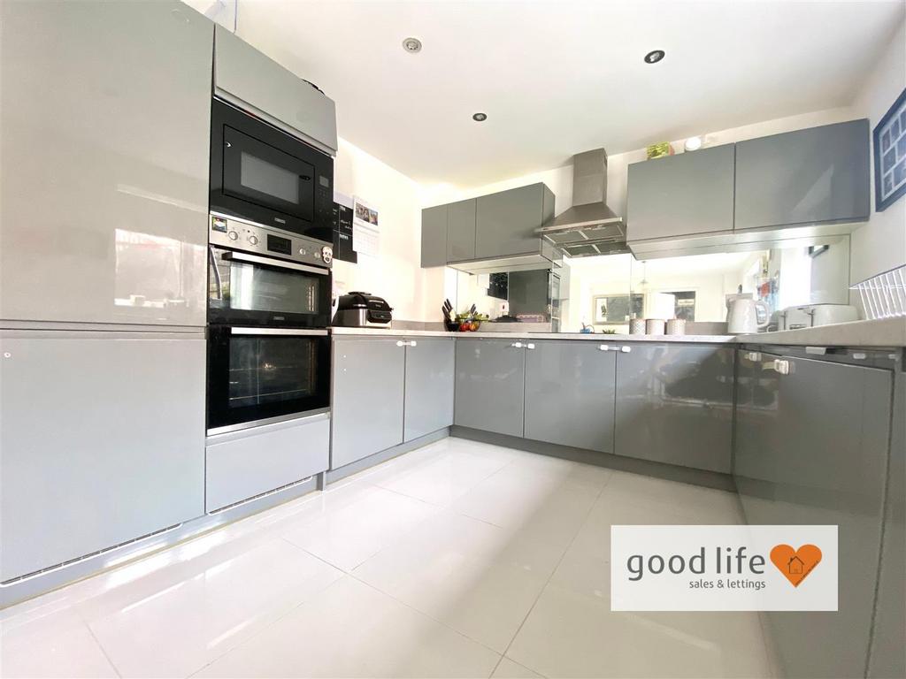 20260224 104243328 i OS12greenchapelway.jpg