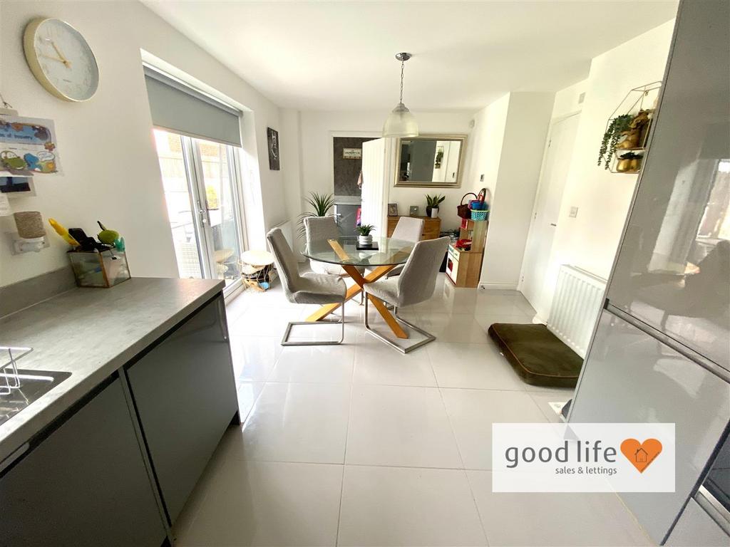 20260224 104257932 i OS12greenchapelway.jpg
