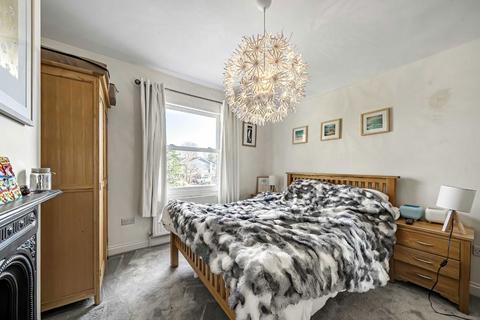 2 bedroom house to rent, Upper Halliford Road, Shepperton TW17
