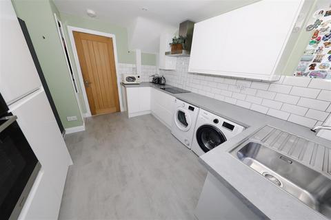 3 bedroom end of terrace house for sale, Warout Road, Glenrothes