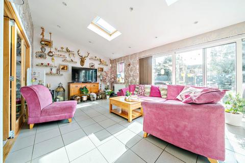 undefined, Church Road, Wootton