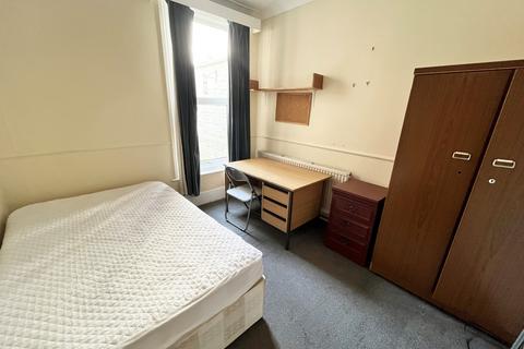 4 bedroom terraced house to rent, Hollingbury Road, Brighton, BN1 7JB