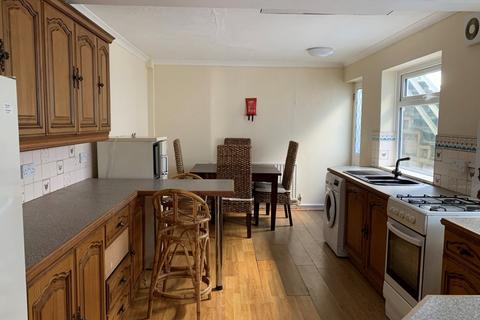 4 bedroom terraced house to rent, Hollingbury Road, Brighton, BN1 7JB